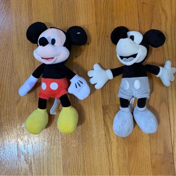 Set of two small Disney Mickey Mouse plushies - Picture 4 of 13